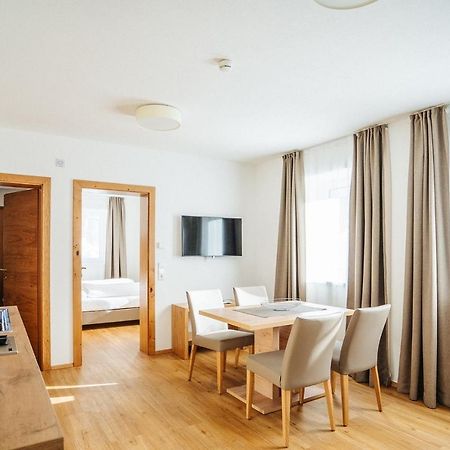 Apartmenthaus Strasswirt De Luxe Tröpolach المظهر الخارجي الصورة