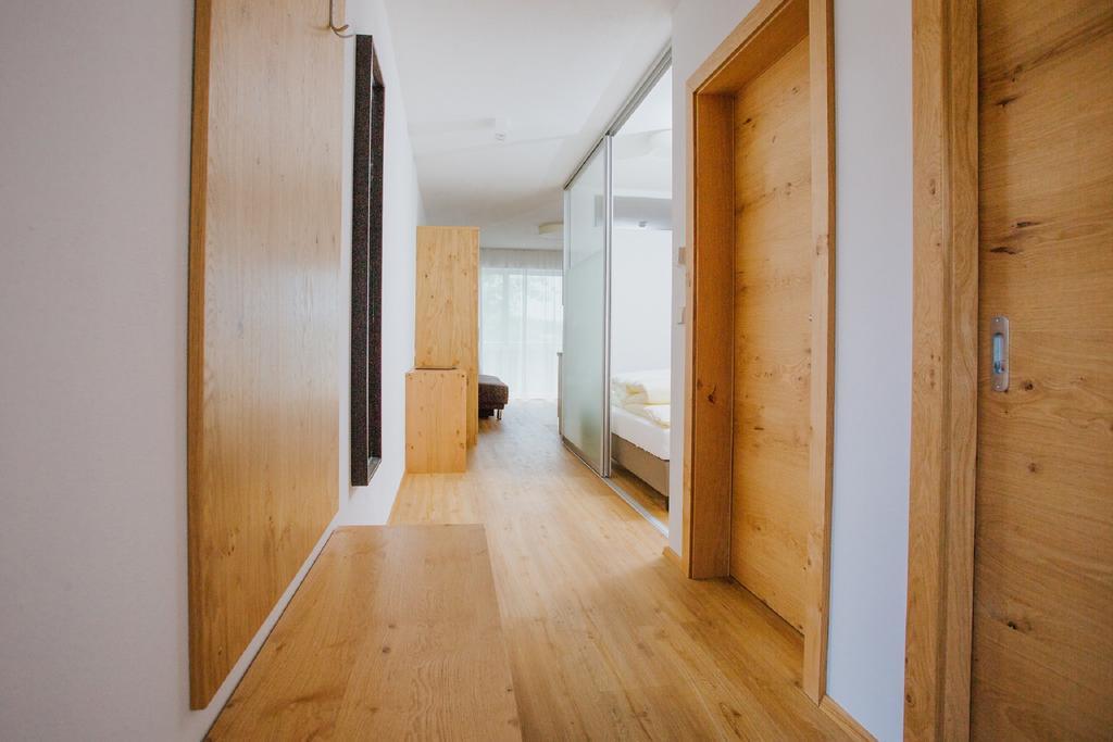 Apartmenthaus Strasswirt De Luxe Tröpolach المظهر الخارجي الصورة