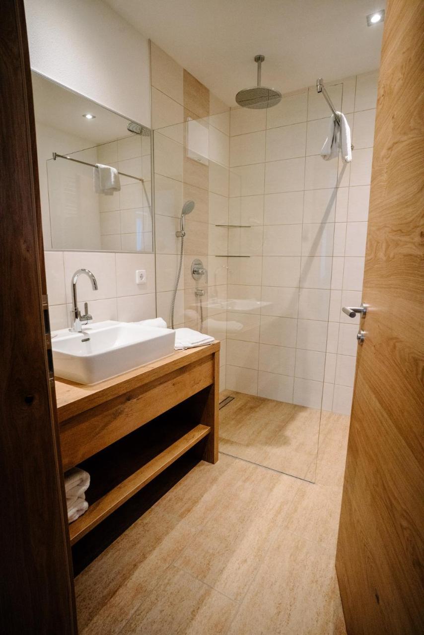Apartmenthaus Strasswirt De Luxe Tröpolach المظهر الخارجي الصورة