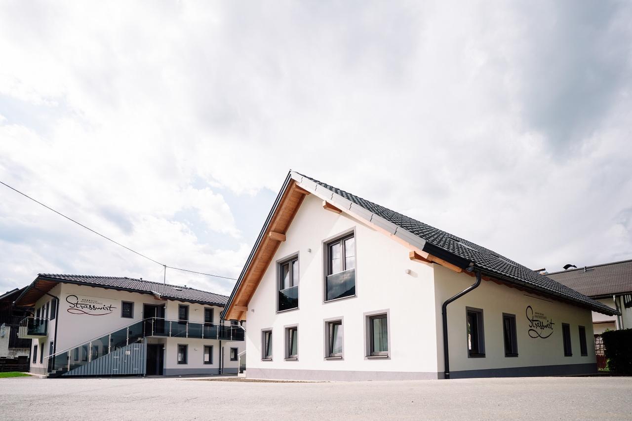 Apartmenthaus Strasswirt De Luxe Tröpolach المظهر الخارجي الصورة