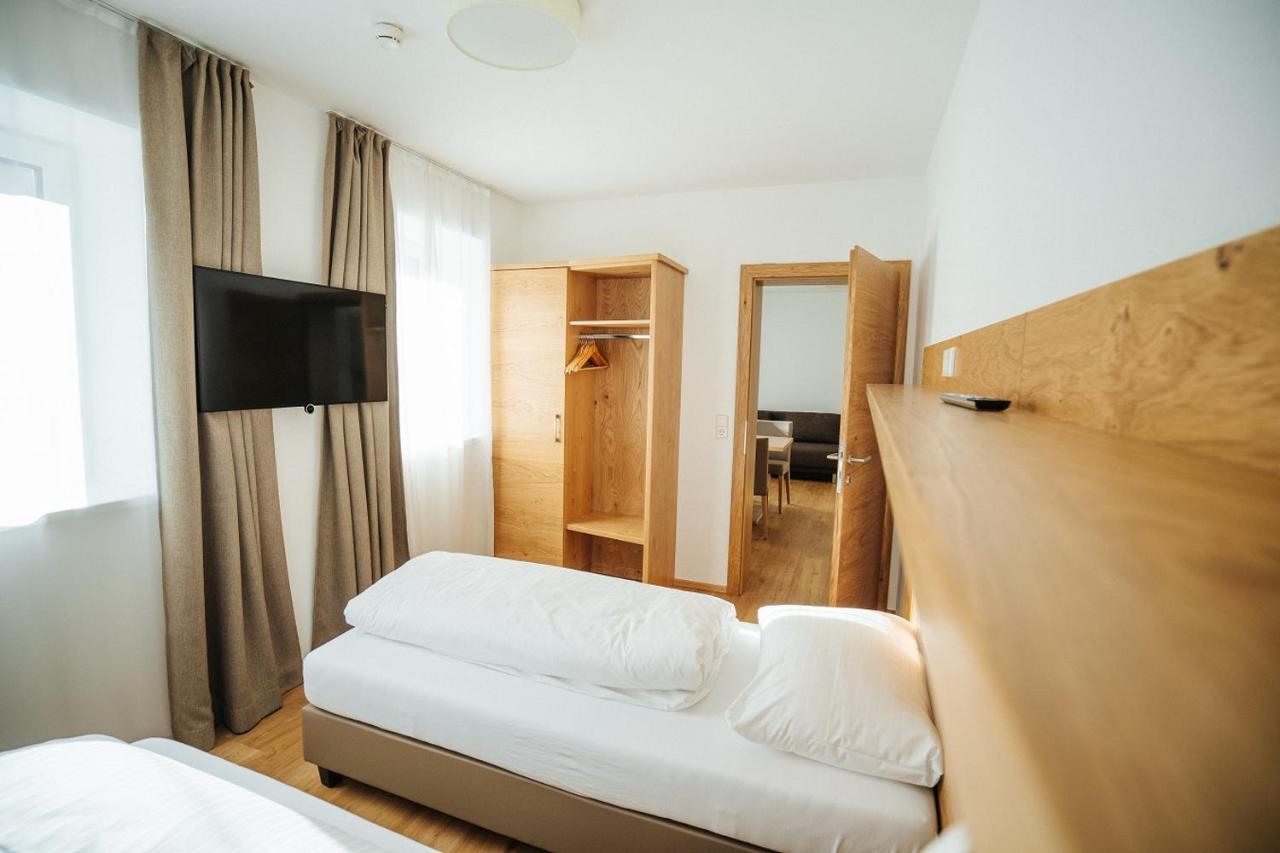 Apartmenthaus Strasswirt De Luxe Tröpolach المظهر الخارجي الصورة
