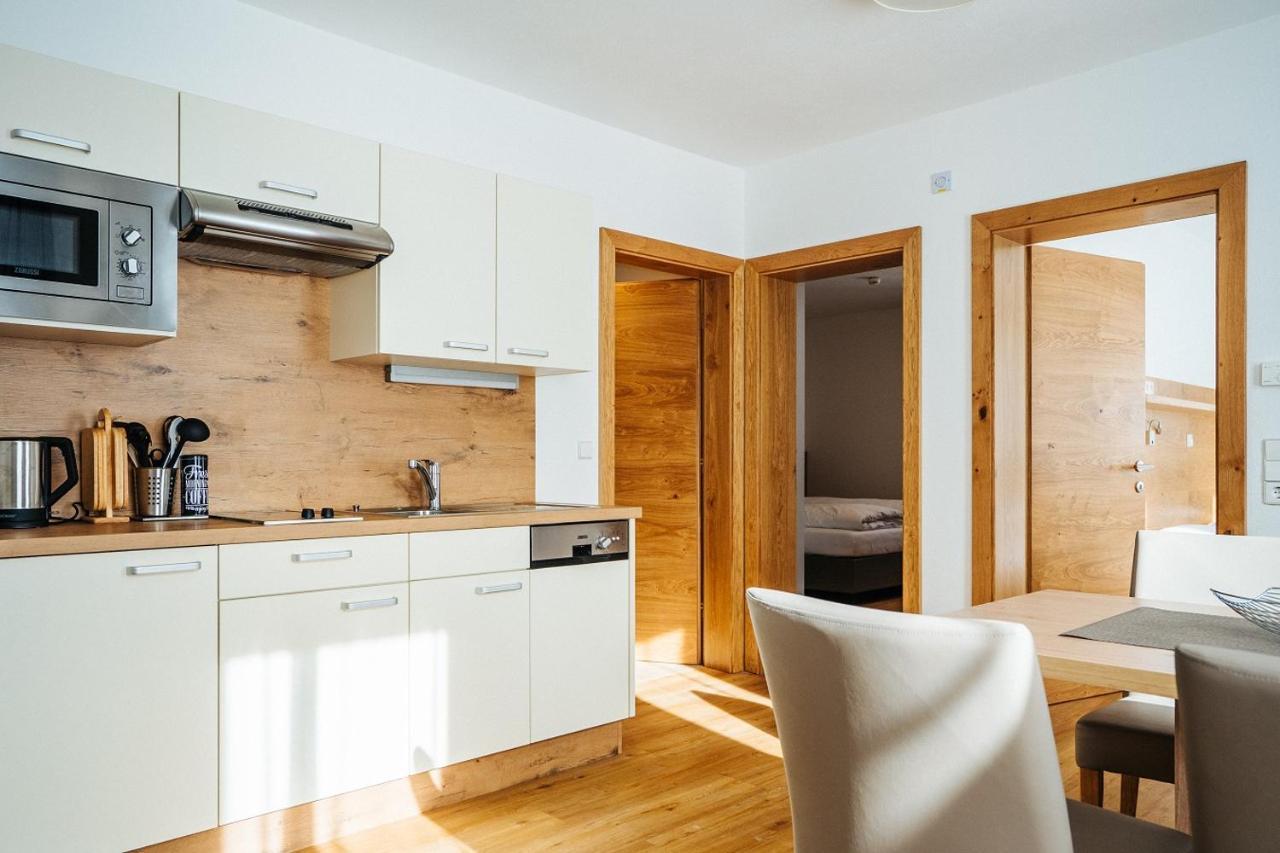 Apartmenthaus Strasswirt De Luxe Tröpolach المظهر الخارجي الصورة
