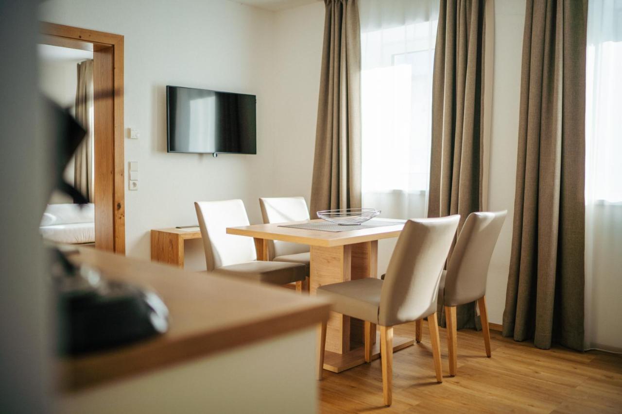 Apartmenthaus Strasswirt De Luxe Tröpolach المظهر الخارجي الصورة