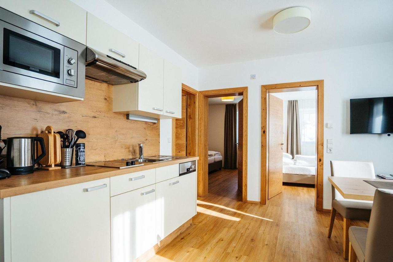 Apartmenthaus Strasswirt De Luxe Tröpolach المظهر الخارجي الصورة